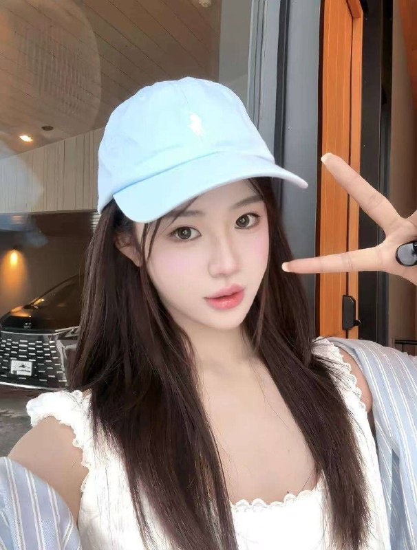 上海上海柠小熙🏠邮电真实在校学生04Height身高：170cmWeight体重：48kgCup罩杯：D CupBody Fat Rate体脂：18%日常健身 椒乳 蜜桃臀/不下垂 全身无纹身 皮肤雪白无赘肉真实第一次兼职 非全职工作 需提前预约联系客服：@AnnaGJ168💸解除双向：@AnnaGJ168bot💸⚡⚡⚡⚡⚡⚡⚡