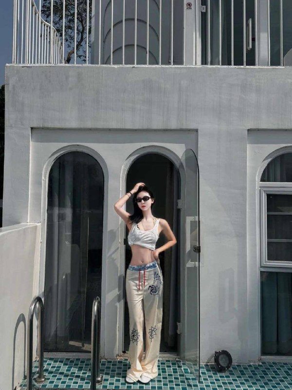 上海上海柠小熙🏠邮电真实在校学生04Height身高：170cmWeight体重：48kgCup罩杯：D CupBody Fat Rate体脂：18%日常健身 椒乳 蜜桃臀/不下垂 全身无纹身 皮肤雪白无赘肉真实第一次兼职 非全职工作 需提前预约联系客服：@AnnaGJ168💸解除双向：@AnnaGJ168bot💸⚡⚡⚡⚡⚡⚡⚡