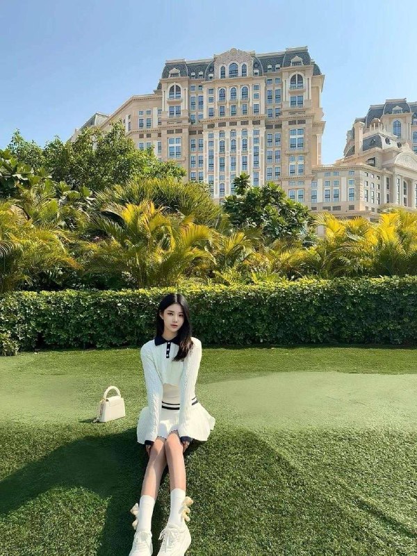 上海上海柠小熙🏠邮电真实在校学生04Height身高：170cmWeight体重：48kgCup罩杯：D CupBody Fat Rate体脂：18%日常健身 椒乳 蜜桃臀/不下垂 全身无纹身 皮肤雪白无赘肉真实第一次兼职 非全职工作 需提前预约联系客服：@AnnaGJ168💸解除双向：@AnnaGJ168bot💸⚡⚡⚡⚡⚡⚡⚡