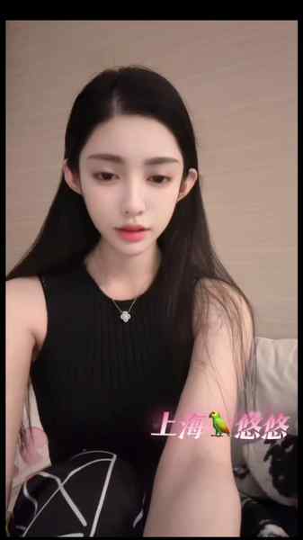上海静萱-D罩杯-蜜桃臀-床下柔情