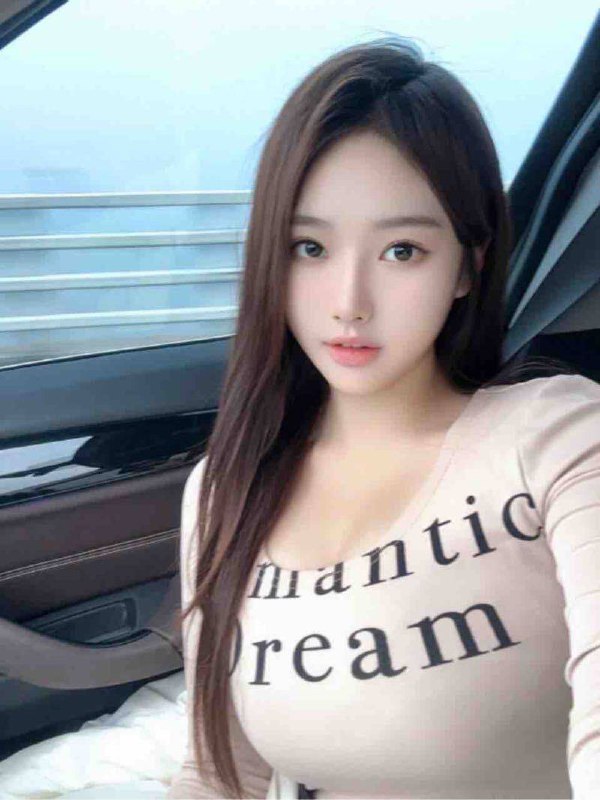 #香港🇭🇰新人 170D  皮肤白  舞蹈学生一字马活好  真实18岁  身材超级好  值得一见预约热线👉@双向限制联系👉@今日开工 欢迎预约