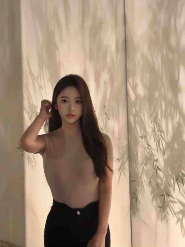 #香港🇭🇰新人 170D  皮肤白  舞蹈学生一字马活好  真实18岁  身材超级好  值得一见预约热线👉@双向限制联系👉@今日开工 欢迎预约
