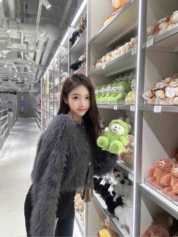 #香港🇭🇰新人 170D  皮肤白  舞蹈学生一字马活好  真实18岁  身材超级好  值得一见预约热线👉@双向限制联系👉@今日开工 欢迎预约