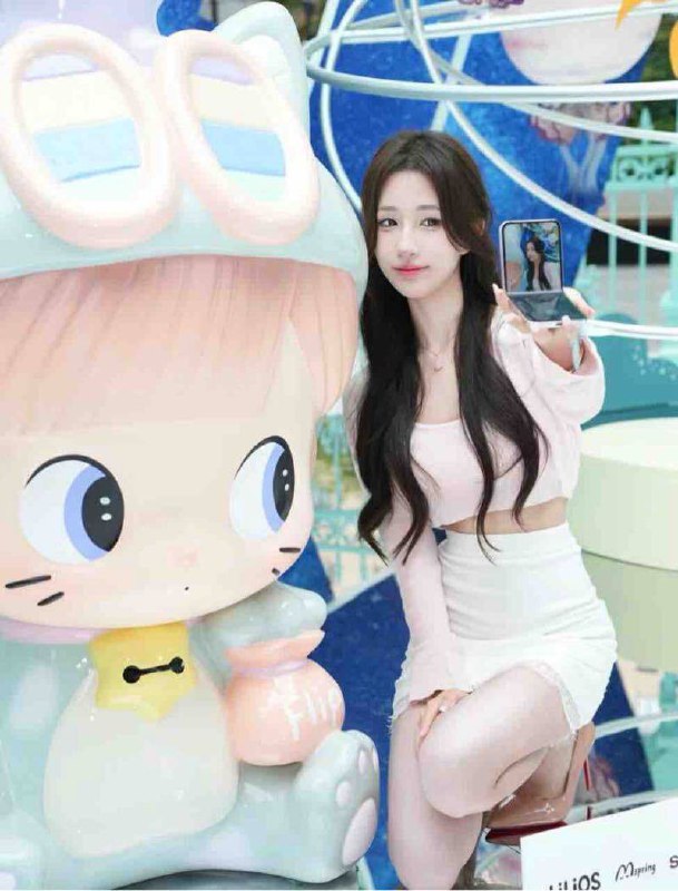 #香港🇭🇰极品甜美白小纯款03年 21岁光脚净身高168cm体重45kg，真🐻D+cup五官精致自然，青春活力皮肤白嫩光滑，腰细腿长小香肩，小细腰，筷子腿预约热线👉@双向限制联系👉@今日开工 欢迎预约