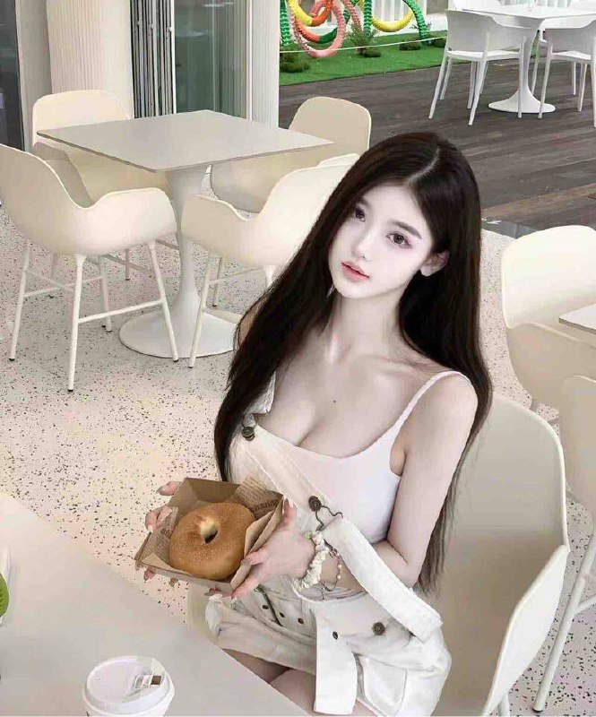 #香港🇭🇰172F年龄02皮肤超白 洋气女朋友爱好健身 舞蹈 蜂腰马甲线大长腿人间妲己 高素质 天然气质大美女情商高 只见高素质预约热线👉@双向限制联系👉@今日开工 欢迎预约