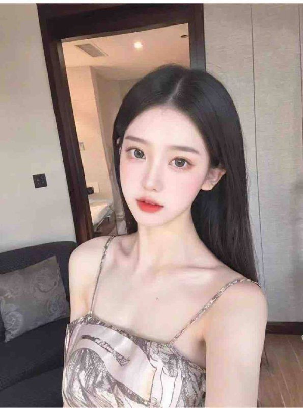 #香港🇭🇰172/D04年全天然無整容無死角好看，全身粉白，在校學生校花。100％好評预约热线👉@双向限制联系👉@今日开工 欢迎预约