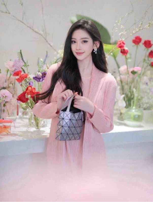 #香港🇭🇰极品新人 可验假赔净175-真🐻D天然无整 身材绝美s型 人照无差性格温柔，给你带来女朋友的感觉预约热线👉@双向限制联系👉@今日开工 欢迎预约