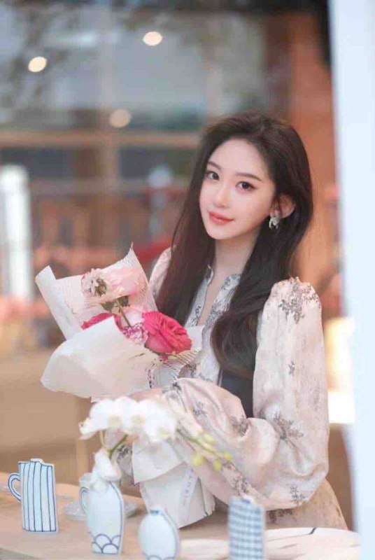 #香港🇭🇰极品新人 可验假赔净175-真🐻D天然无整 身材绝美s型 人照无差性格温柔，给你带来女朋友的感觉预约热线👉@双向限制联系👉@今日开工 欢迎预约