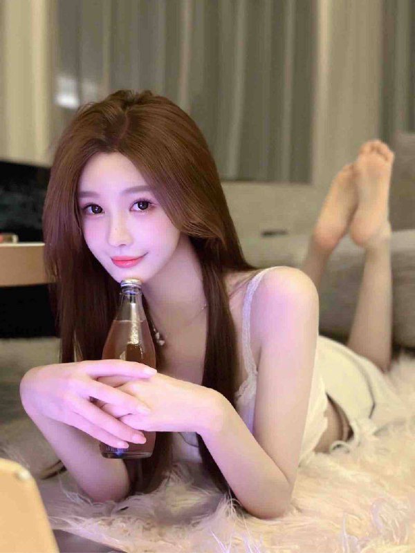 #香港🇭🇰02 年 168C 90 斤🥢腿🦵小蛮腰  会粤语  温柔初体验[爱心]预约热线👉@双向限制联系👉@今日开工 欢迎预约