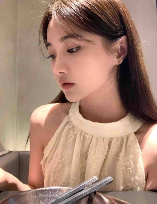 #香港🇭🇰年龄: 04身高: 172胸圍：D(纯天然）🍎特色:💓明星氣質💓全身雪白粉嫩 三點粉💓超紧致💧润💓從頭到腳0整容💓專業深喉嚨 口活一流预约热线👉@双向限制联系👉@今日开工 欢迎预约