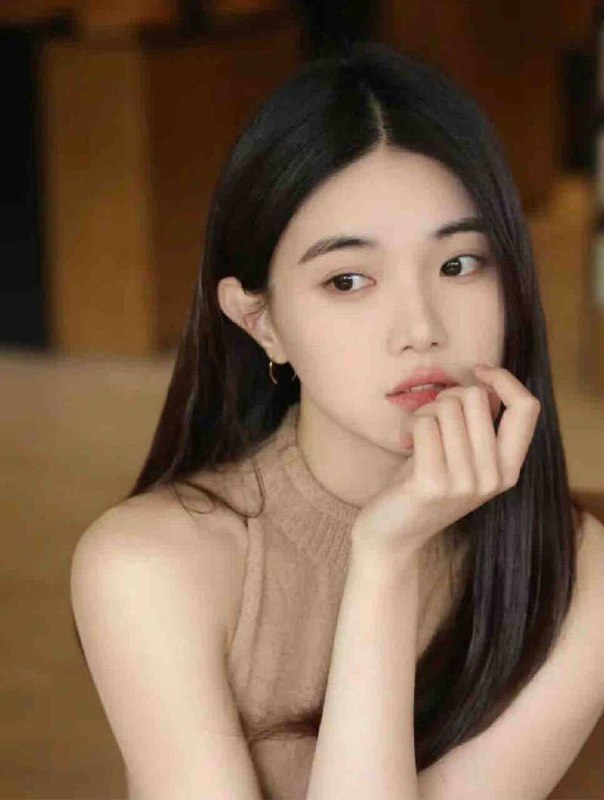 #香港🇭🇰年龄: 04身高: 172胸圍：D(纯天然）🍎特色:💓明星氣質💓全身雪白粉嫩 三點粉💓超紧致💧润💓從頭到腳0整容💓專業深喉嚨 口活一流预约热线👉@双向限制联系👉@今日开工 欢迎预约