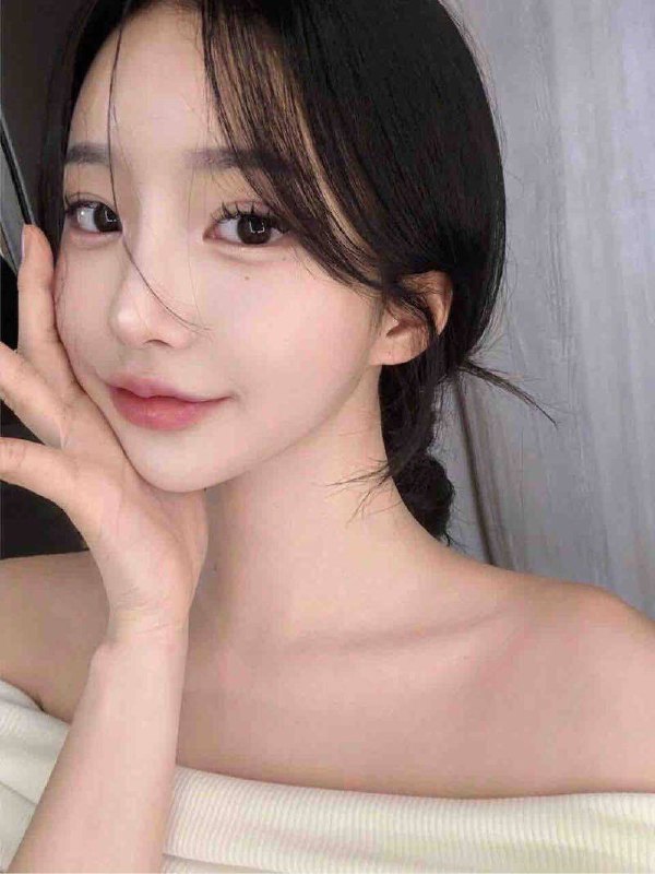 #香港🇭🇰• 真实03年 身高171E• 身材火辣性感 8大腰细• 一字肩 筷子腿 马甲线 蜜桃臀• 全身没一点赘肉预约热线👉@双向限制联系👉@今日开工 欢迎预约