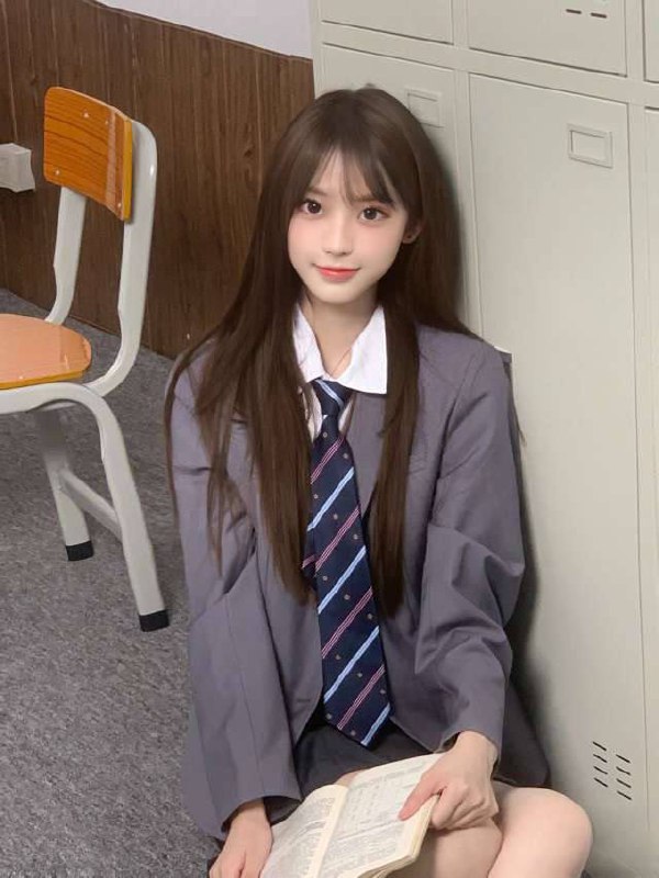 #香港🇭🇰06年舞蹈生🉑一字马（真C胸无整）163娃娃脸，45kg马甲线🔥刚破处身体敏感一碰就出💦颜值天花板、皮肤雪白，三点粉，吹弹拿手，完美腰臀比例，腿细长直。极易敏感多汁，紧致会夹，性格好，情商高，不催不事预约热线👉@双向限制联系👉@今日开工 欢迎预约