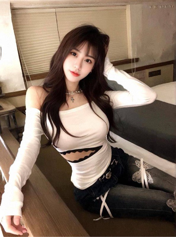 #香港🇭🇰170 36D 22  真🐻皮肤白预约热线👉@双向限制联系👉@今日开工 欢迎预约