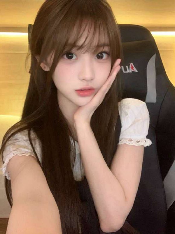 #香港🇭🇰06年舞蹈生🉑一字马（真C胸无整）163娃娃脸，45kg马甲线🔥刚破处身体敏感一碰就出💦颜值天花板、皮肤雪白，三点粉，吹弹拿手，完美腰臀比例，腿细长直。极易敏感多汁，紧致会夹，性格好，情商高，不催不事预约热线👉@双向限制联系👉@今日开工 欢迎预约