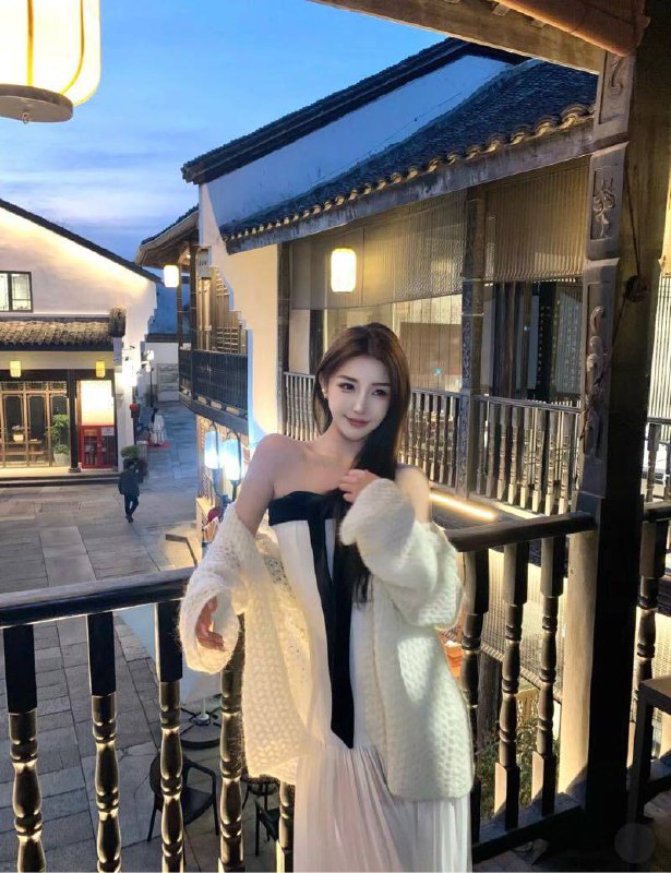 #香港🇭🇰172c 99 爱好广泛 皮肤白皙 初恋般女友预约热线👉@双向限制联系👉@今日开工 欢迎预约