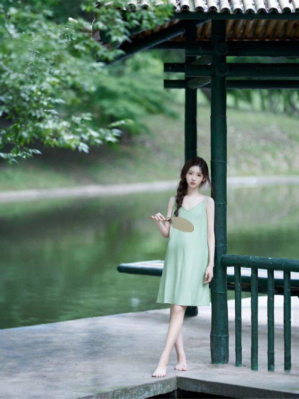 #香港🇭🇰Home“童颜少女”height：166weight：46kgBust：36BAge: 17周岁grade:高一17岁的夏天，是青春最炽热的阳光洒满每个角落，风里带着青草和海水的气息，或许骑着单车穿过校园斑驳的小路，感受风从耳边呼啸而过；又或许躺在草地上，望着星空预约热线👉@双向限制联系👉@今日开工 欢迎预约