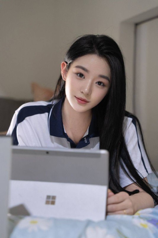 #香港🇭🇰🐳18岁纯情在校生,主打青春氛围感Height 身高/171cmBust🐻/CWeight 体重/47kg❤️A4小蛮腰 筷子腿 通体雪白❤元气少女 清纯活力 甜美女主❤🉑素颜 粉嫩🈚纹身 纯天然0️⃣整预约热线👉@双向限制联系👉@今日开工 欢迎预约