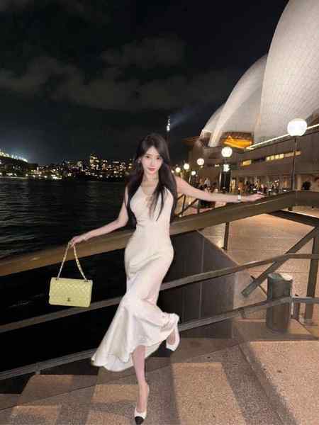 #香港🇭🇰• 03年清純學妹高辨识度天然0整。• 纯欲少女反差感max極品清纯気質華東師範大学|王者荣耀游戏女主播• Blogger·KOL·ModeL• 生于2003身高173cm体重42kg高挑长直腿全身雪白紧致氛圍感美人• 白裡透紅 冷白皮无滤镜雪白三粉预约热线👉@双向限制联系👉@今日开工 欢迎预约