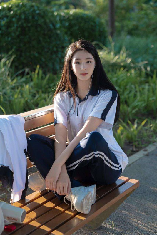 #香港🇭🇰🐳18岁纯情在校生,主打青春氛围感Height 身高/171cmBust🐻/CWeight 体重/47kg❤️A4小蛮腰 筷子腿 通体雪白❤元气少女 清纯活力 甜美女主❤🉑素颜 粉嫩🈚纹身 纯天然0️⃣整预约热线👉@双向限制联系👉@今日开工 欢迎预约