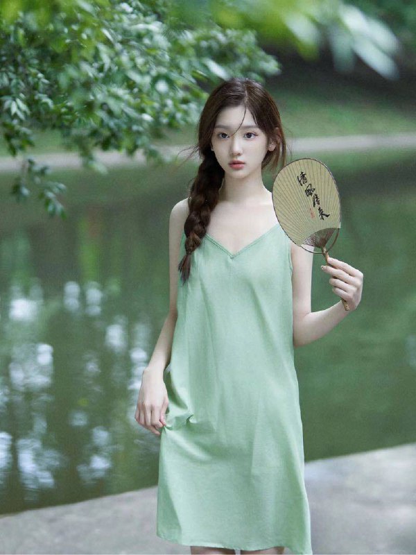 #香港🇭🇰Home“童颜少女”height：166weight：46kgBust：36BAge: 17周岁grade:高一17岁的夏天，是青春最炽热的阳光洒满每个角落，风里带着青草和海水的气息，或许骑着单车穿过校园斑驳的小路，感受风从耳边呼啸而过；又或许躺在草地上，望着星空预约热线👉@双向限制联系👉@今日开工 欢迎预约