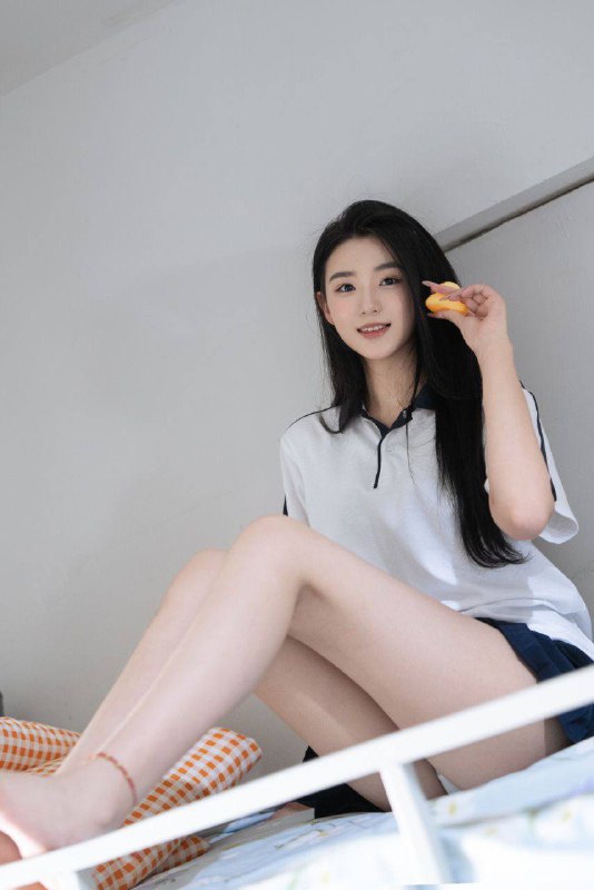 #香港🇭🇰🐳18岁纯情在校生,主打青春氛围感Height 身高/171cmBust🐻/CWeight 体重/47kg❤️A4小蛮腰 筷子腿 通体雪白❤元气少女 清纯活力 甜美女主❤🉑素颜 粉嫩🈚纹身 纯天然0️⃣整预约热线👉@双向限制联系👉@今日开工 欢迎预约