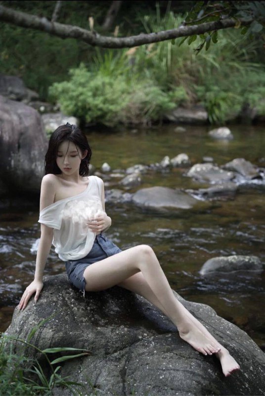 #香港🇭🇰身高171 胸围c温柔体贴性格乖巧水嫩俏皮 ” 你的性感小尤物身材超S雪白肌粉嫩紧致丝滑声音甜美小鸟依人款素质极高向69舌吻丝袜各种姿势配合真人真照新人第一-次下水预约热线👉@双向限制联系👉@今日开工 欢迎预约