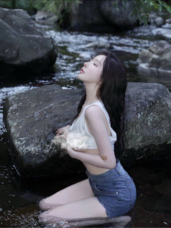 #香港🇭🇰身高171 胸围c温柔体贴性格乖巧水嫩俏皮 ” 你的性感小尤物身材超S雪白肌粉嫩紧致丝滑声音甜美小鸟依人款素质极高向69舌吻丝袜各种姿势配合真人真照新人第一-次下水预约热线👉@双向限制联系👉@今日开工 欢迎预约