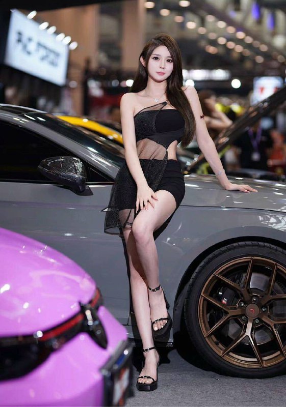 #香港🇭🇰新秀00后-高级御用模特🔥•身高Height：173罩杯Bra:D•出生：2003年•体重：100斤曾参加新丝路模特大赛北京赛区最上镜奖，曾荣获2020年中国风尚大典-风尚内地模特奖▪️细腰大胸，可现场一字马，皮肤白嫩▪️无整容高级脸，各种姿势预约热线👉@双向限制联系👉@今日开工 欢迎预约