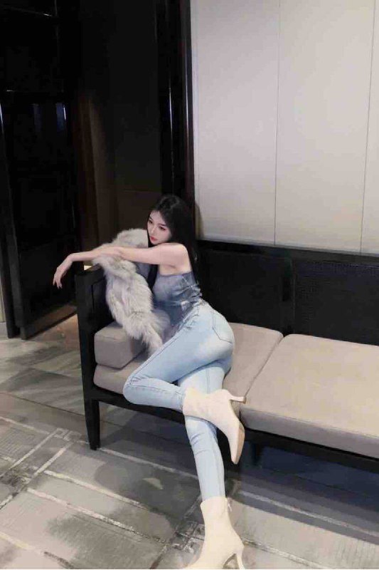 #香港🇭🇰年龄: 04身高: 175胸圍：E(纯天然）🍎特色:💓明星氣質 無死角好看💓全身雪白粉嫩 三點粉💓超紧致💧润💓從頭到腳0整容💓口活一流 配合度高 女友式服務预约热线👉@双向限制联系👉@今日开工 欢迎预约