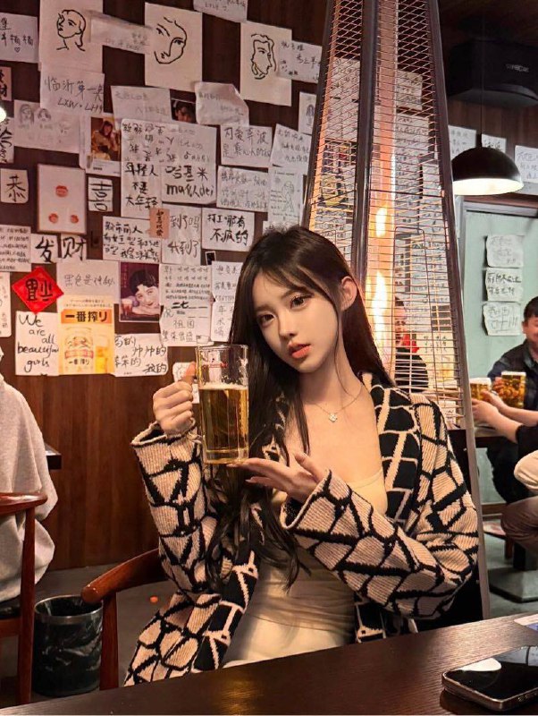 #香港🇭🇰173D设计专业，兼职模特，河北人真实02年净高，皮肤白嫩光滑、A4腰蜜桃臀、/子腿全身零整容、纯天然美女、可纯可欲穿衣大牌时尚完成度高极品漫画身材所见即所得预约热线👉@双向限制联系👉@今日开工 欢迎预约