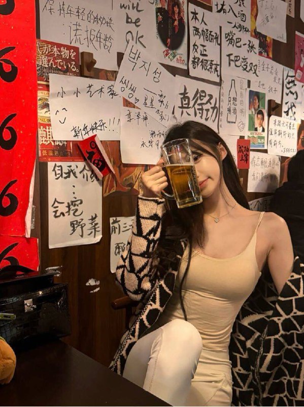 #香港🇭🇰173D设计专业，兼职模特，河北人真实02年净高，皮肤白嫩光滑、A4腰蜜桃臀、/子腿全身零整容、纯天然美女、可纯可欲穿衣大牌时尚完成度高极品漫画身材所见即所得预约热线👉@双向限制联系👉@今日开工 欢迎预约