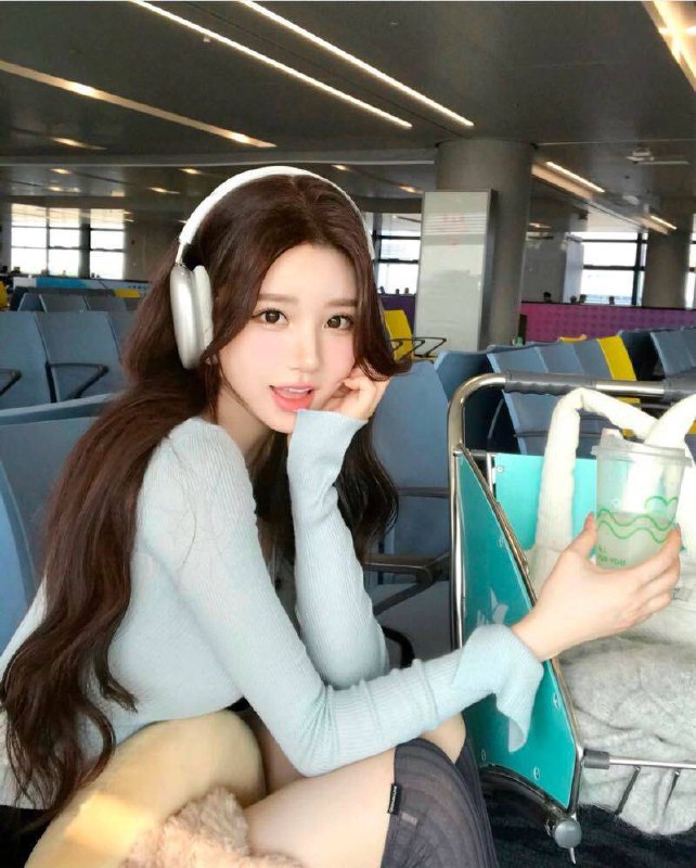 #香港🇭🇰圈外女友兼职 HK留学生短期停留预约热线👉@双向限制联系👉@今日开工 欢迎预约