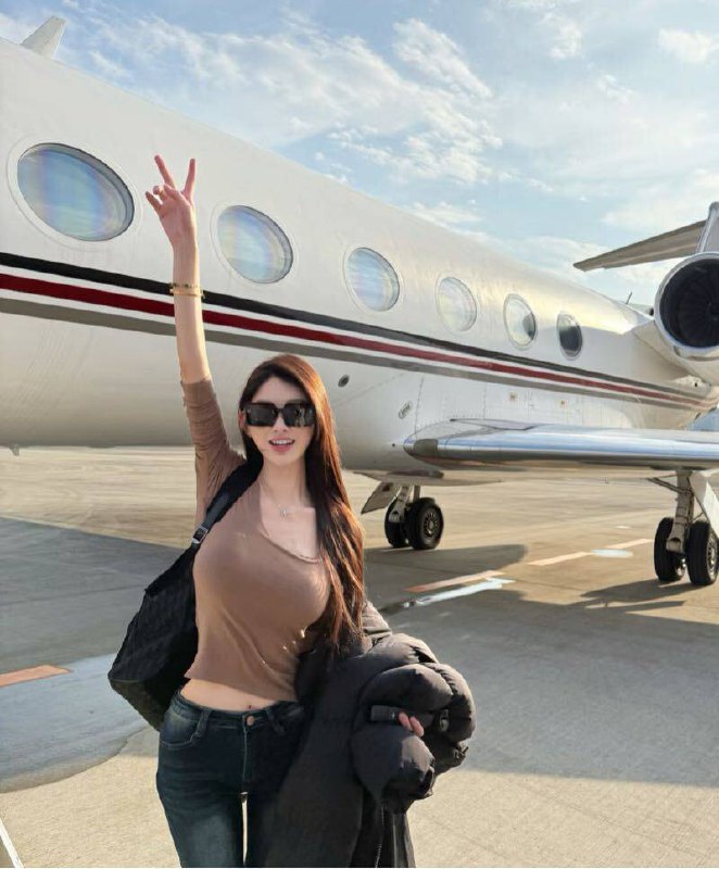 #香港🇭🇰小骨架纯天然网红清纯• 𝐇𝐞𝐢𝐠𝐡𝐭身高/170• 𝐖𝐞𝐢𝐠𝐡𝐭体重/48• 𝐁𝐮𝐬𝐭胸围//D• 𝐀𝐠𝐞年龄/06预约热线👉@双向限制联系👉@今日开工 欢迎预约