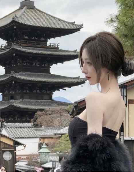 #香港🇭🇰年龄: 04 馬來西亞華僑身高: 168/88胸围 : D(不含水分）🍎特色:真實美妝。穿搭網紅S型身材 小細腰 筷子腿超紧致💧润声音软糯 高素质 配合度极高预约热线👉@双向限制联系👉@今日开工 欢迎预约