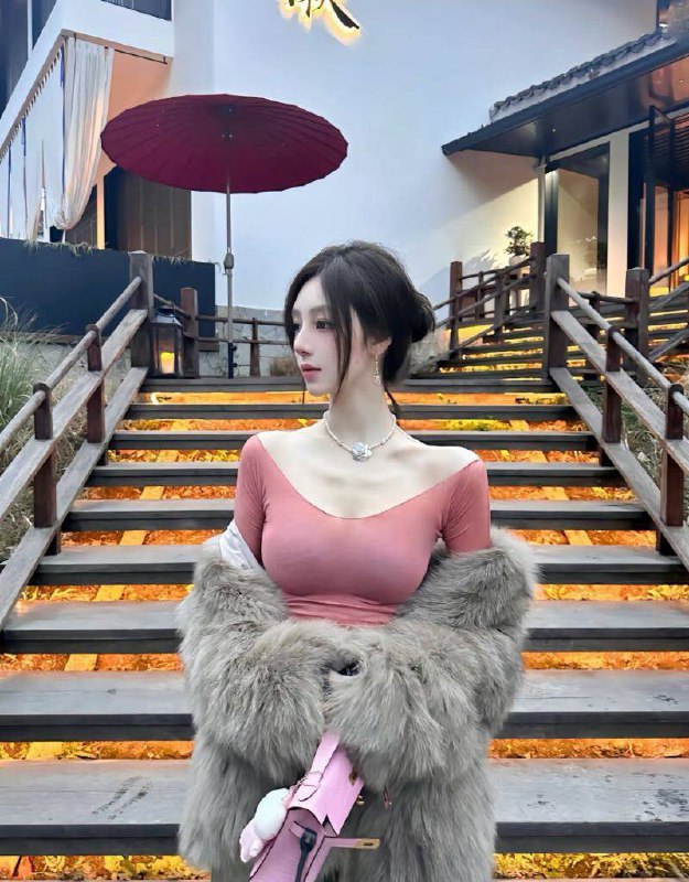 #香港🇭🇰年龄: 04 馬來西亞華僑身高: 168/88胸围 : D(不含水分）🍎特色:真實美妝。穿搭網紅S型身材 小細腰 筷子腿超紧致💧润声音软糯 高素质 配合度极高预约热线👉@双向限制联系👉@今日开工 欢迎预约