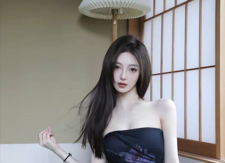 #香港🇭🇰年龄: 04 馬來西亞華僑身高: 168/88胸围 : D(不含水分）🍎特色:真實美妝。穿搭網紅S型身材 小細腰 筷子腿超紧致💧润声音软糯 高素质 配合度极高预约热线👉@双向限制联系👉@今日开工 欢迎预约