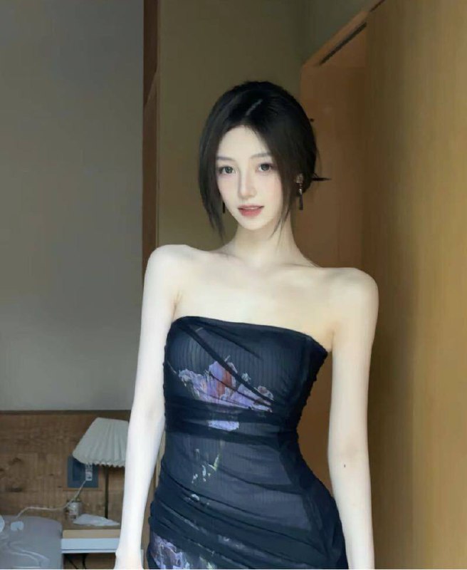 #香港🇭🇰年龄: 04 馬來西亞華僑身高: 168/88胸围 : D(不含水分）🍎特色:真實美妝。穿搭網紅S型身材 小細腰 筷子腿超紧致💧润声音软糯 高素质 配合度极高预约热线👉@双向限制联系👉@今日开工 欢迎预约