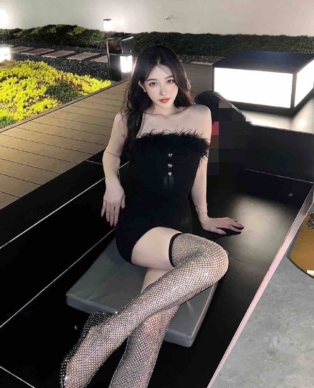 #香港🇭🇰高挑长腿 气质佳人 白皙皮肤170 D  04 小蛮腰 纯天然蜜桃🐻预约热线@双向限制联系@