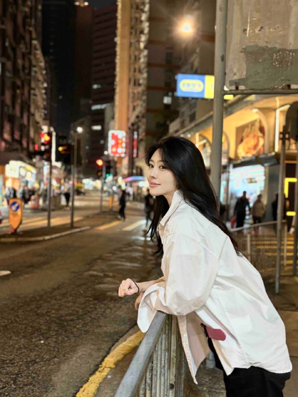 #香港🇭🇰身高170cm  50kg  36d kiss.旅行摄影 爱好书法 瑜伽 古筝.茶道气质才女 皮肤雪白.五官精致洋气.本科学历.相遇就是缘分.本人照片.预约热线@双向限制联系@