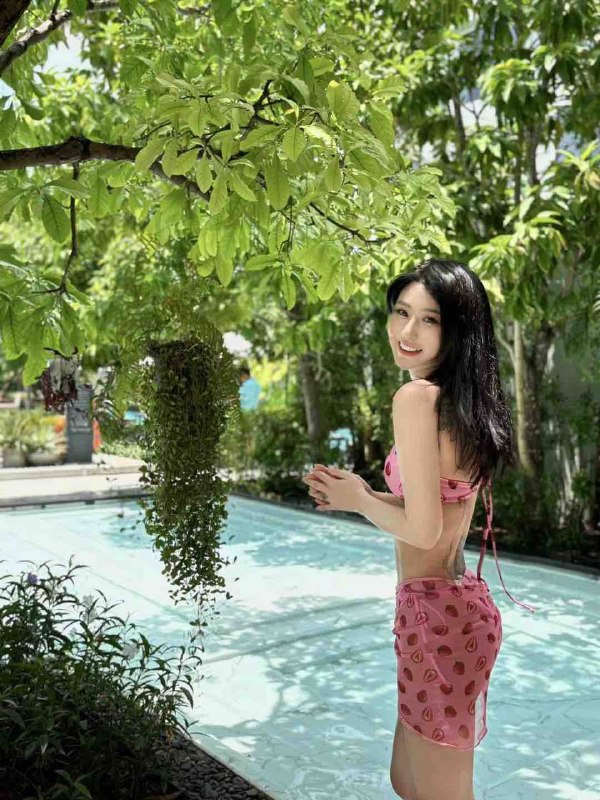 #香港🇭🇰身高170cm  50kg  36d kiss.旅行摄影 爱好书法 瑜伽 古筝.茶道气质才女 皮肤雪白.五官精致洋气.本科学历.相遇就是缘分.本人照片.预约热线@双向限制联系@