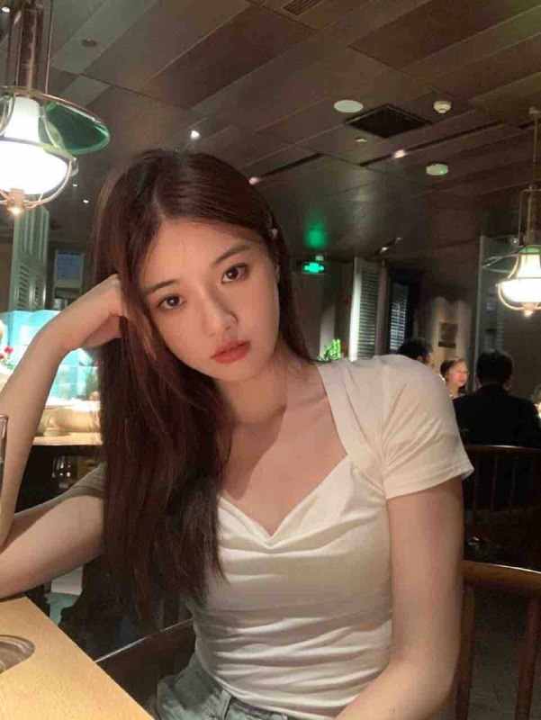 #香港🇭🇰极品清纯白小纯兼职应届大学生🐝.身高168真🐻D🥢腿本人比照片视频好看.预约热线@双向限制联系@