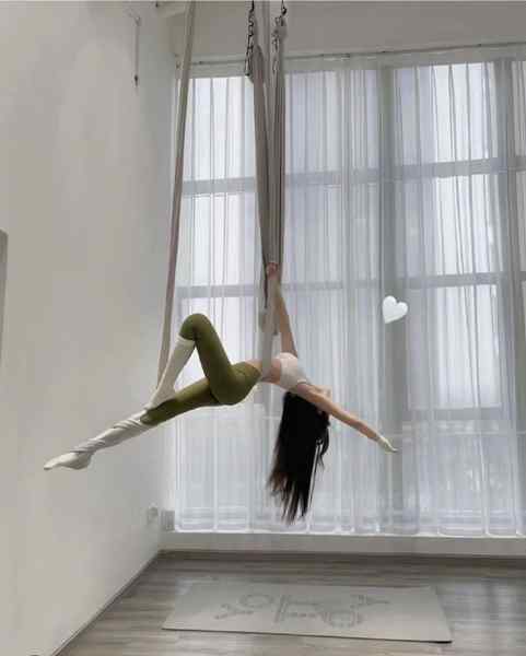 安娜国际外围『#成都3k』❤️相关数据：00_170_E_50KG❤️专属ID💌:#B929J6TP❤️相关介绍：新人首开-瑜伽教练-网红达人身高/170🐻围/真 E👙Age年龄00年feature特点/双🐻柔软挺拔 一字🐴皮肤雪白   五官精致🐝腰🍑臀↕️粉🔥约会导航🔥一键关注🔥官方入口📱官方客服@AnnaGJ168📱无法私信@AnnaGJ168_bot