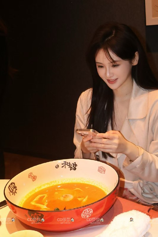 安娜国际外围『#成都3k』❤️相关数据：02_175_D_49KG❤️专属ID💌:#P01I4KA0❤️相关介绍：极品清纯御姐（全套独家生活照）成都极品新人 可纯 可御洋气精致 全身雪白02年175D穿衣大牌   时尚洋气款高素质 高学历 圈外兼职🔥约会导航🔥一键关注🔥官方入口📱官方客服@AnnaGJ168📱无法私信@AnnaGJ168_bot