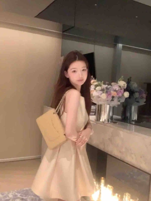 安娜国际『#深圳5k』❤️相关数据：04_175_D_53KG❤️专属ID💌:#42BOMA1G❤️相关介绍：清纯女大 04年 黄金比例净高175冷白皮 皮肤细腻纯天然无整 无纹身🥢腿 Q弹🐻🏠频道主页⭐️专属资料库🎩会员指南🌟会员体系🔝预存折扣💵会员福利官方客服💁‍♀️@AnnaGJ168o无法联系💁🏻@AnnaGJ168bot