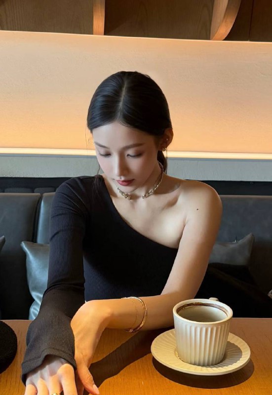 安娜国际『#深圳5k』❤️相关数据：03_173_E_50KG❤️专属ID💌:#RM1TJA16❤️相关介绍：03年清冷气质古风美女 真实艺术生记忆中的白月光❄️毫无风尘味 女友感萝御双修 可纯可sao身高173cm. 体重100斤.E🐻蜜桃臀🍑皮肤紧致雪白，性格开朗大方 温柔可爱  纯天然🈚️整容🏠频道主页⭐️城市导航🎩会员指南🌟会员体系🔝预存折扣💵会员福利官方客服💁‍♀️@AnnaGJ168o无法联系💁🏻@AnnaGJ168bot