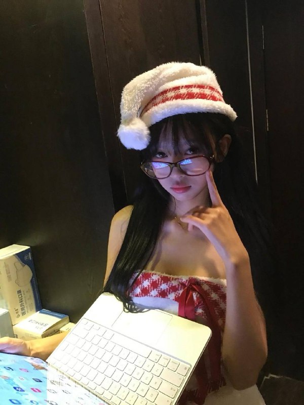 安娜国际『#深圳5k』❤️相关数据：04-168-F-50KG❤️专属ID💌:#VGIPG50A❤️相关介绍：新人兼职04小纯32F杯 纯兼职穿衣显瘦，喜大长腿、喜胖勿扰！167cm  标准娇小南方人  真胸🐻F软萌有趣✔️筷子🪡腿 蜜桃🍑大翘臀🏠频道主页⭐️专属资料库🎩会员指南🌟会员体系🔝预存折扣💵会员福利官方客服💁‍♀️@AnnaGJ168o无法联系💁🏻@AnnaGJ168bot