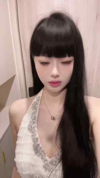 深圳-5175D-极品长腿-巨臀酒杯腿