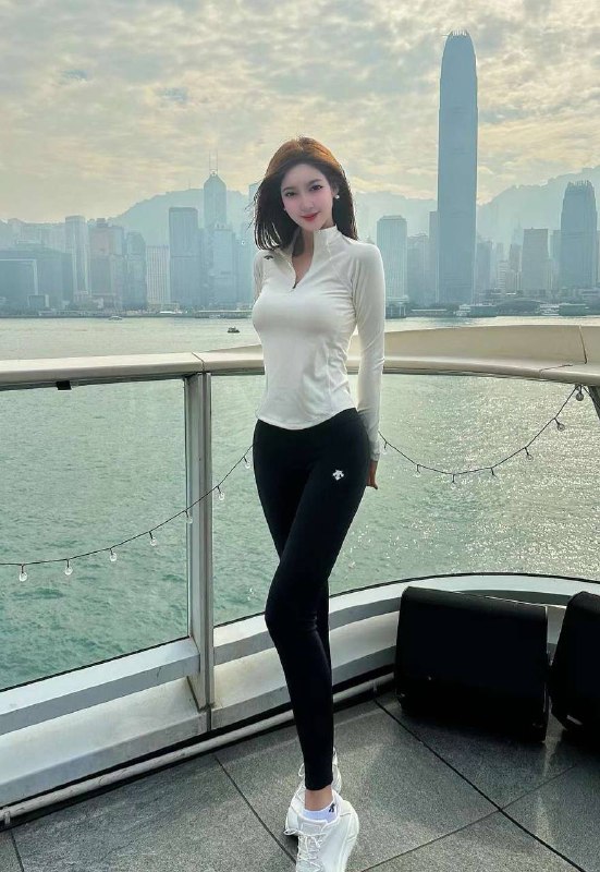 安娜国际深圳5️⃣深圳新人180光脚：180cm三围：78/60/90北京新丝路签约模特2022年全球中华小姐大赛十佳2023世界超模大赛中国赛区十佳＃高端外围#外围导航