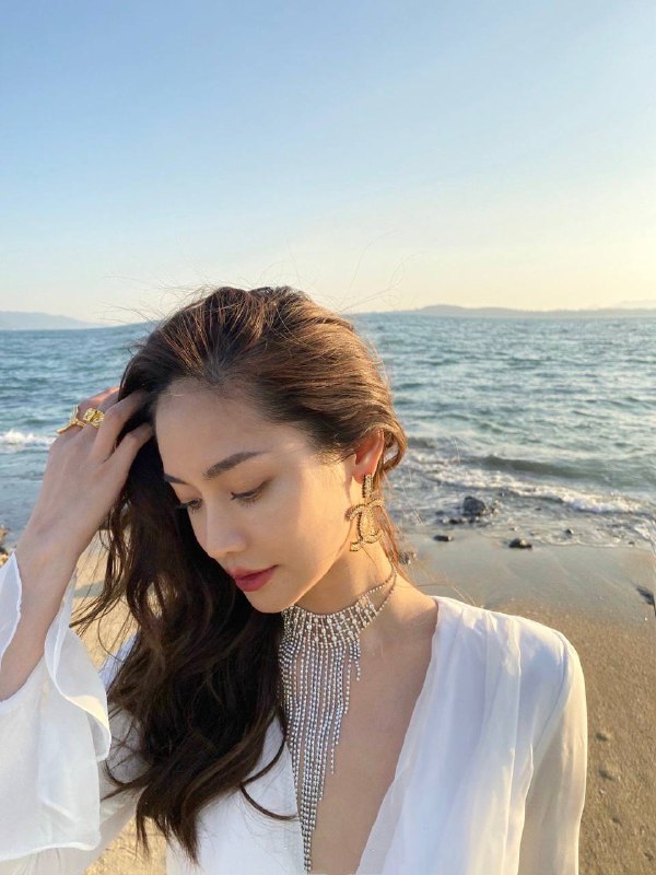 安娜国际深圳5️⃣瑞瑞林178cmD  三围88 62 90无整沙漏身材⏳🎬EC旗下签约tvc广告模特健身达人承接商演T台 杂志 时装 运动品牌拍摄试演各种剧本气质 御姐 女人味 浓颜常年健身马甲线 A4腰翘臀 维秘同款身材#高端外围#外围导航